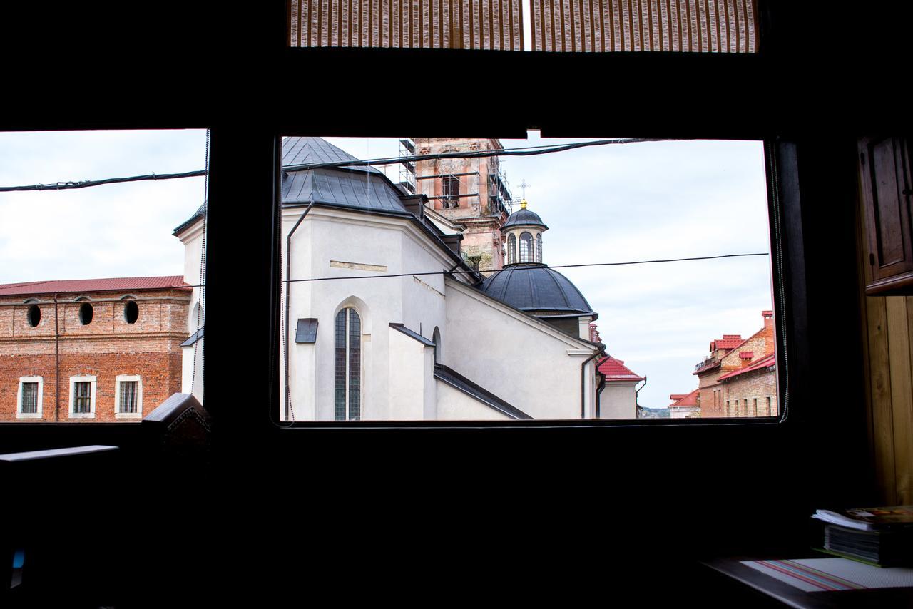 Home Hotel Kamianets-Podilskyi Exterior photo